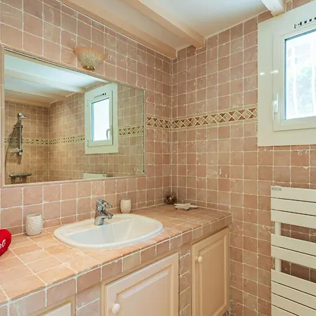 Manureva By Interhome